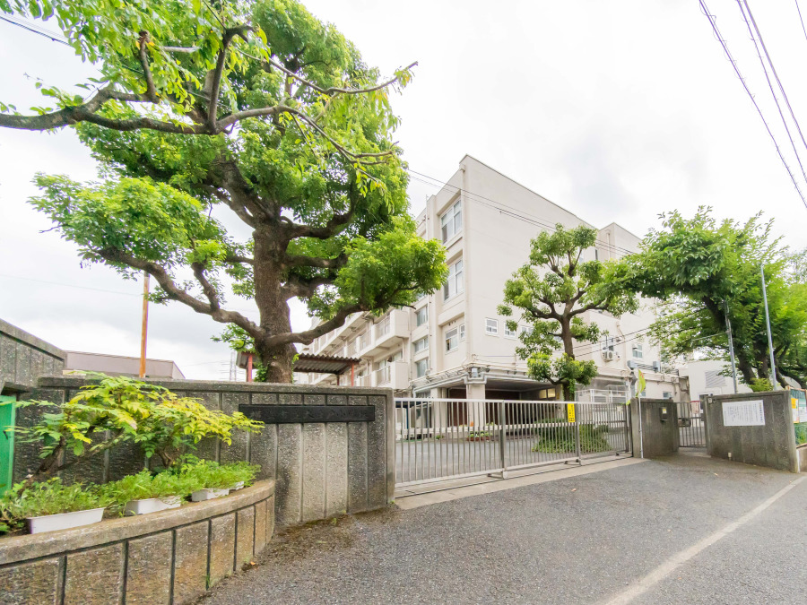 横浜市立大豆戸小学校　約950ｍ
