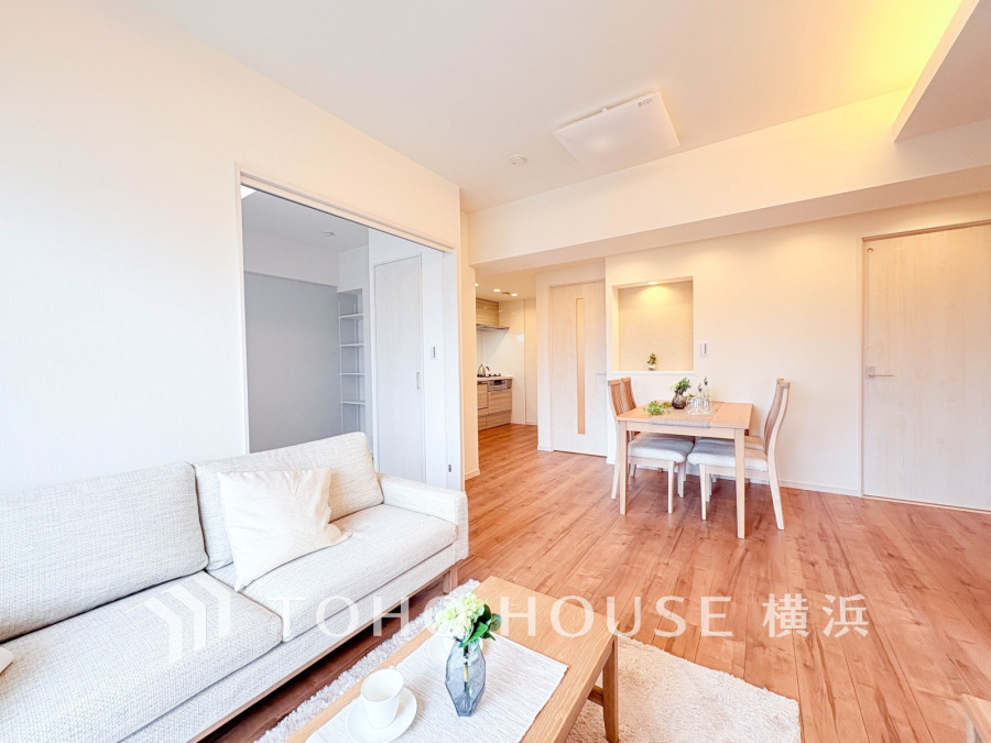 リビングに隣接した洋室の引き戸を開け放して空間を共有しながら開放的に使うこともできます。
