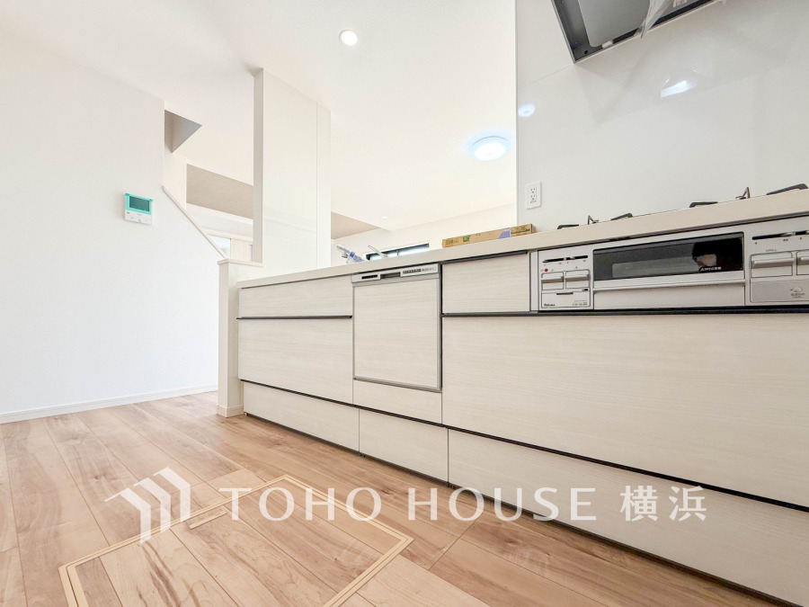 誰もが使いやすいデザインにこだわったキッチン。プライベートスペースを彩るインテリアとしての美と、快適な日常を支える機能性と強さがひとつになったキッチンです。