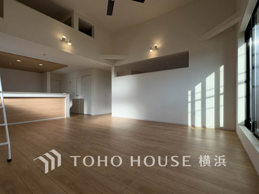 たくさんの想いが美しいカタチに彩られた時、そこにはひと時のくつろぎが生まれ、ゆっくりと愛着が育まれていきます。