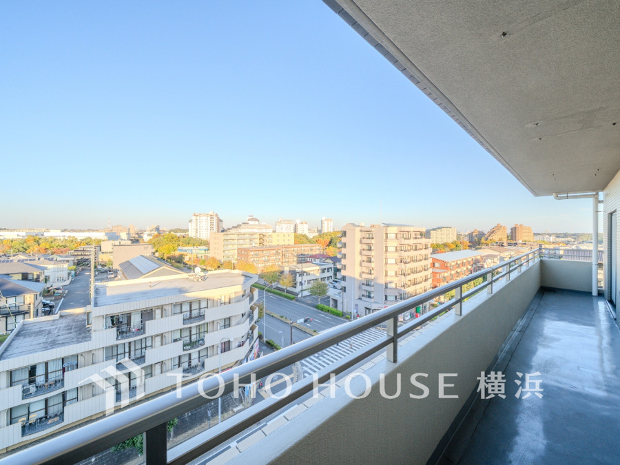 最上階からはのびやかな眺望が広がります。