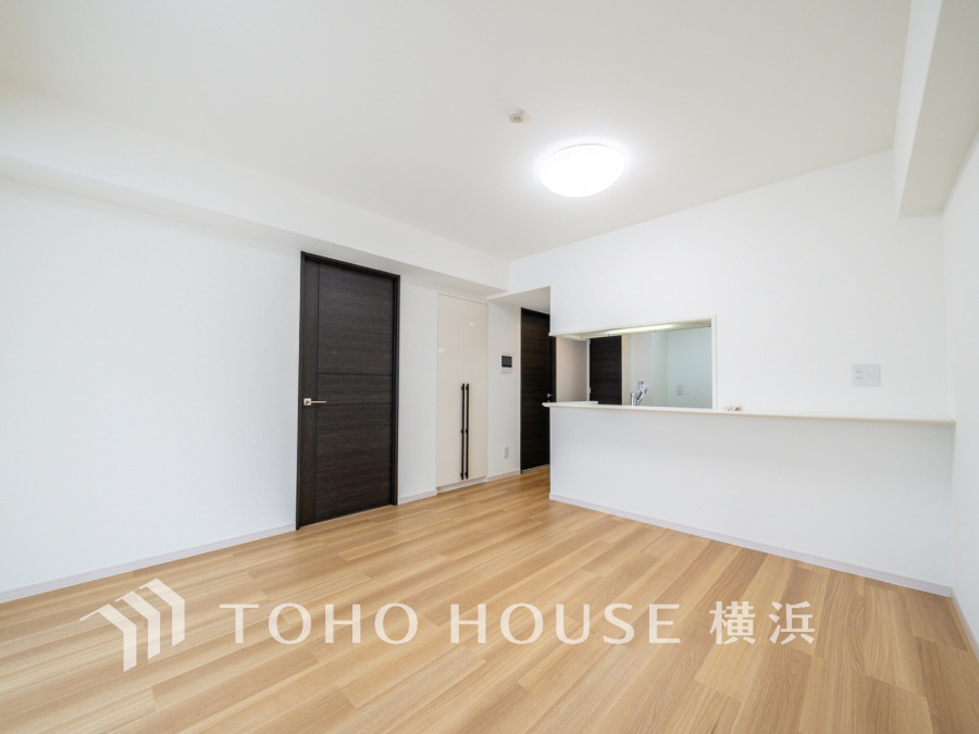 家族みんなが爽やかに健やかに過ごせるように、溢れる光をたっぷり取り込んだリビングダイニング。集いの場、憩いの場としての快適性を求めたやすらぎの空間です。