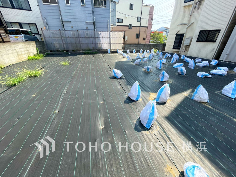 広々とした敷地に陽射しがたっぷりと降り注ぎます。
