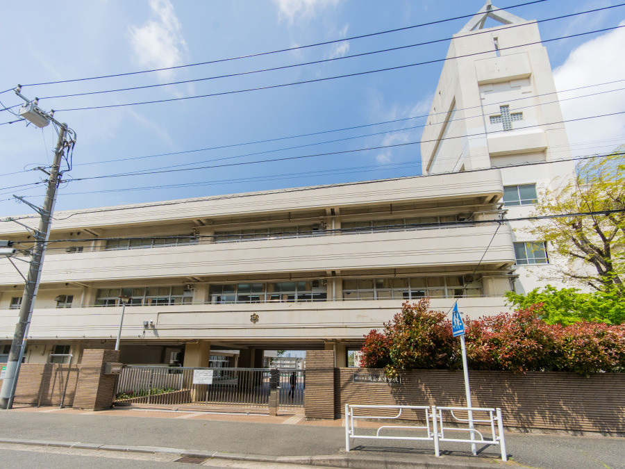 横浜市立浦島丘中学校　約450ｍ