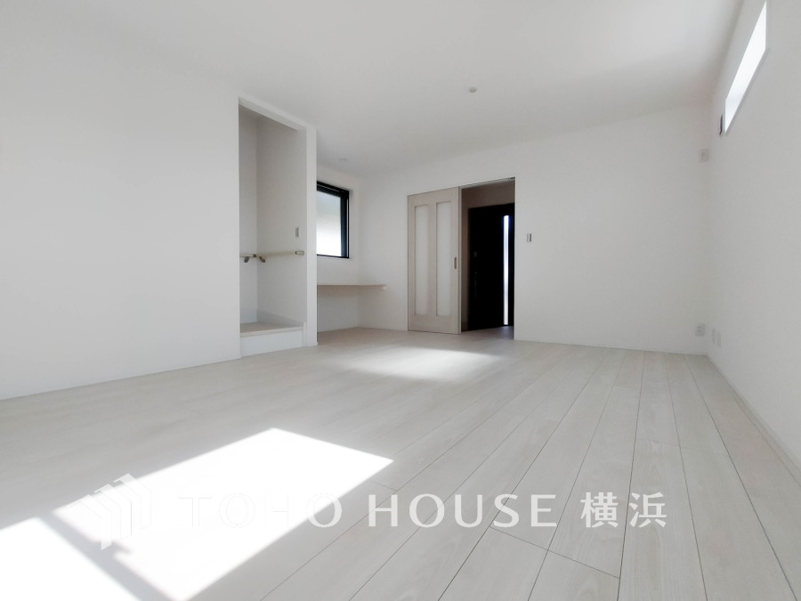 上質な時間を育む暮らしのメインステージ。寛ぎとコミュニケーションを育む居心地のよい場所。ここで楽しむ家族の時間が絆をより深めてくれそうです。