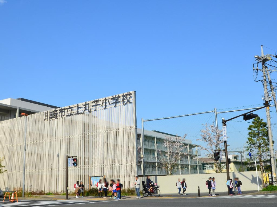 川崎市立上丸子小学校まで　約140ｍ
