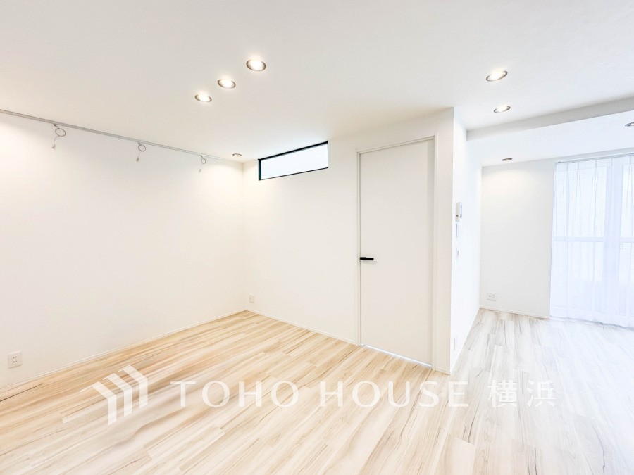 1日の疲れを癒し、心地よく寛げるようゆったりとした広さを確保しています。プライベートタイムをより優雅に穏やかに…。落ち着いた雰囲気を紡ぎます。