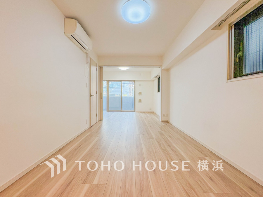 光と風が溢れる開放的なリビングダイニングには自然と家族みんなが集まってきます。明るく穏やかな空気の中で飲んだり、食べたり、笑ったり。