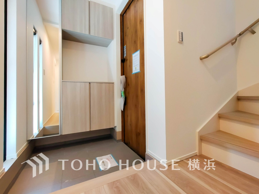 清潔感溢れる玄関がお出迎えする本邸宅の物語は、ここから始まる日常を期待させます。この場所には「希望」と「優越」で包み込んでくれる「特別」な空間があります。