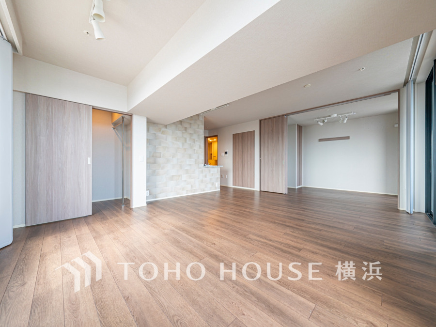 ご家族やお友達との時間など、多くの時を刻む空間。何気なく過ぎる時でさえも上質なひと時となる快適な空間を目指して。