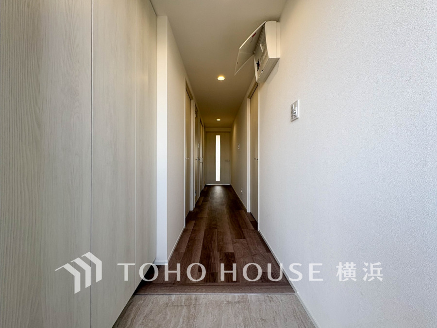 清潔感溢れる玄関がお出迎えする本邸宅の物語は、ここから始まる日常を期待させます。この場所には「希望」と「優越」で包み込んでくれる「特別」な空間があります。