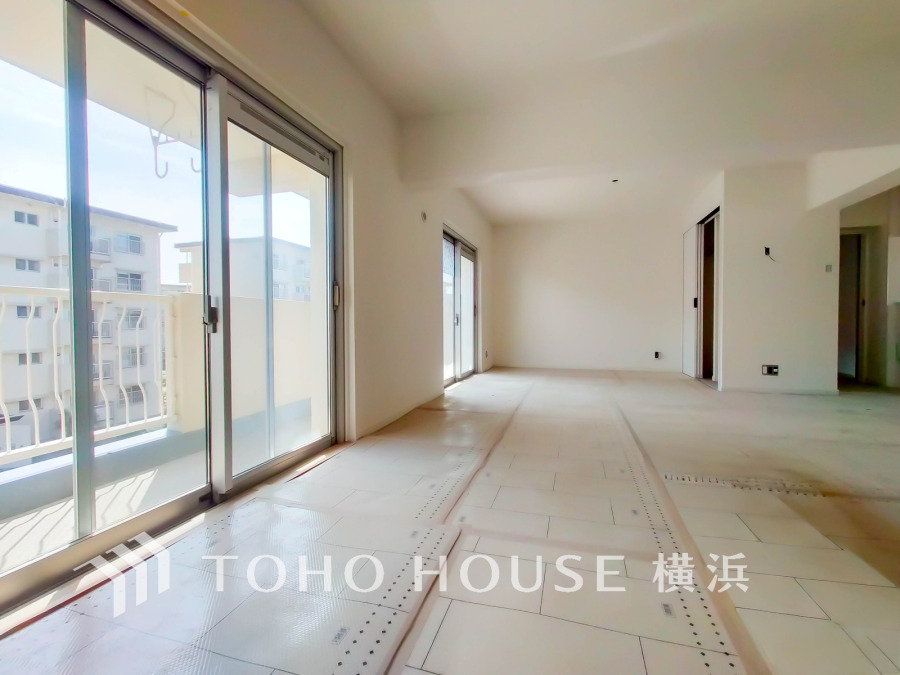 【2026年3月撮影】ここにはみんなが集い、食事と楽しい会話が始まる。話に夢中になりすぎて、ついつい時を忘れてしまう。そんな束の間の幸せを感じさせてくれる場所。