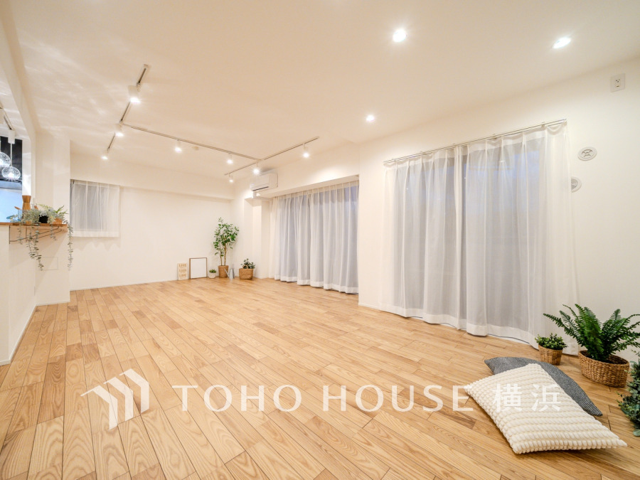 時間のゆとりと空間、爽やかな陽光がもたらす光と風を贅沢なまでに感じる暮らしが始まります。
