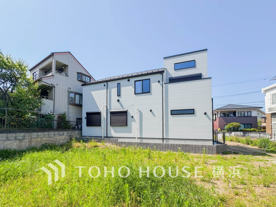 穏やかな風と陽光を導き、プライバシーに配慮された設計プランを採用し、居住性を一段と心地よいものにしています。周辺環境とのコラボレーションにより明るく開放的な空間を演出。