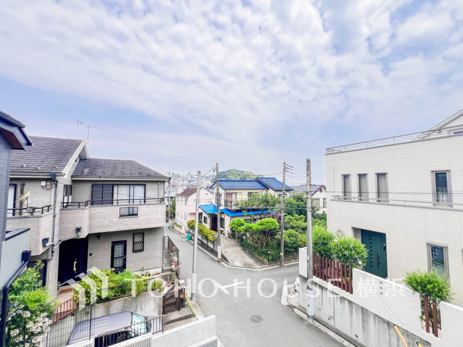 手を伸ばせば、ふれることが出来そうな環境が、そのままインテリアになったような印象です。その豊かな眺望にふさわしい空間には、通風・採光にも優れ、心地よい光と風があふれています。