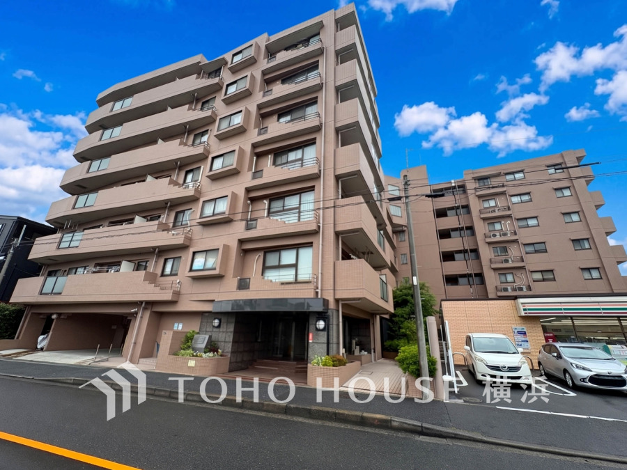 駅や生活利便施設が徒歩圏内に揃う快適な立地。7階建てマンションの最上階のお住まい。