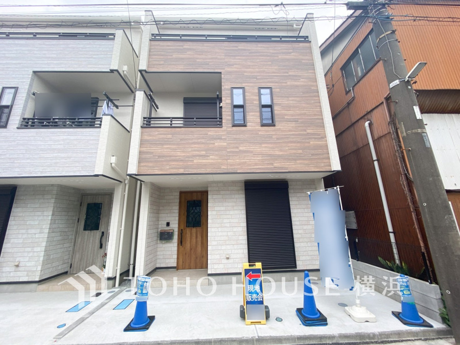 穏やかな風と陽光を導き、プライバシーに配慮された設計プランを採用し、居住性を一段と心地よいものにしています。周辺環境とのコラボレーションにより明るく開放的な空間を演出。