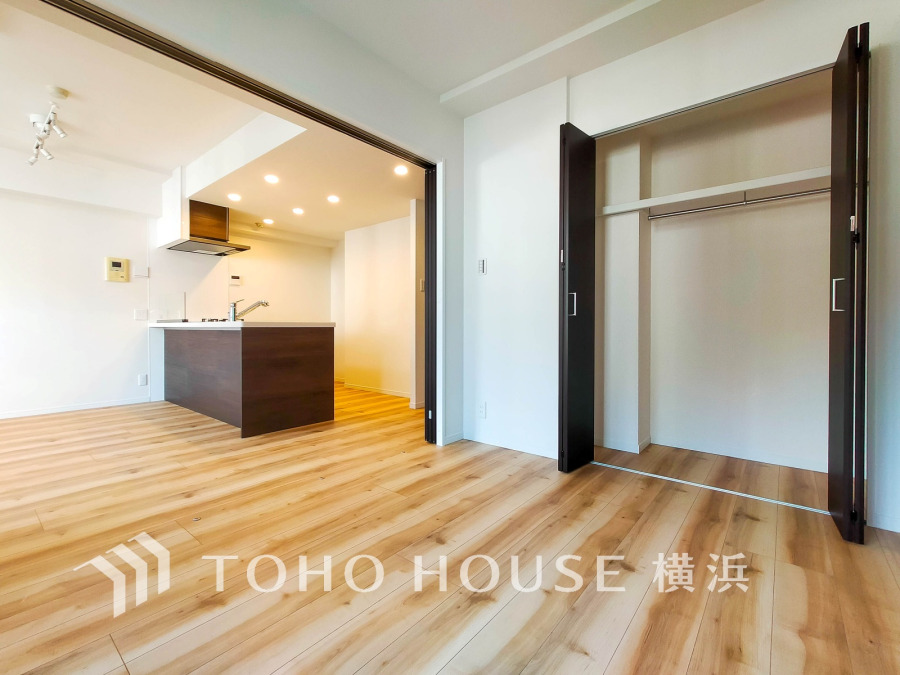 穏やかな寛ぎを届ける上質仕様のゆとりあるお部屋。自分時間を充実させながら心豊かにできるプライベート空間。