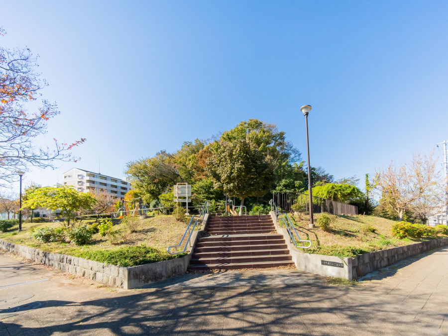 十日市場だんご山公園　約450ｍ