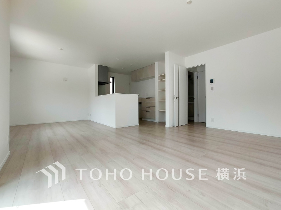 太陽の恵みを受けた明るい空間。吹きぬける風を感じながら爽やかで風通しの良い暮らしが叶います。
