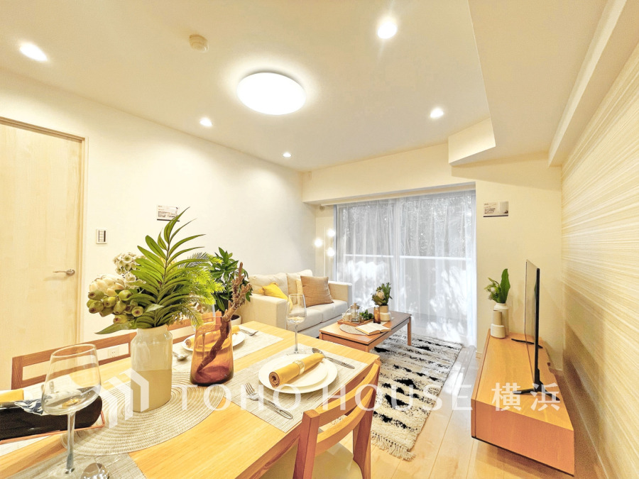 南向きの大きな窓からたっぷりと光が入る明るい空間。