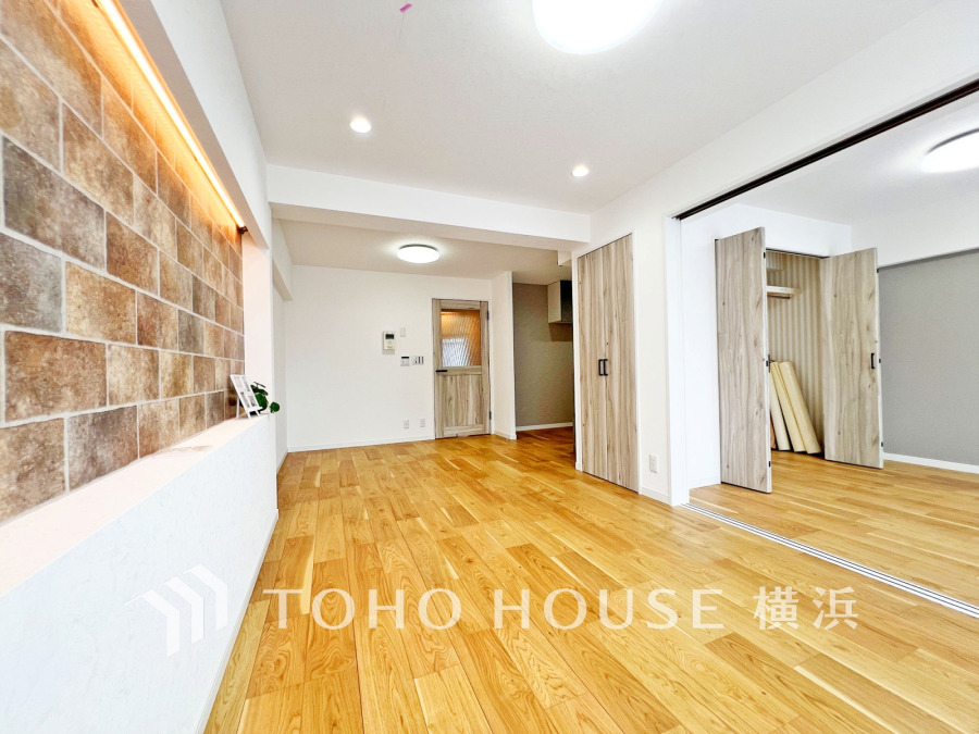 リビングに隣接した洋室の引き戸を開け放して空間を共有しながら開放的に使うこともできます。
