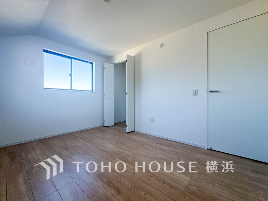 家族一人ひとりの大切なプライベート空間。趣味・感性で個性的に飾って頂けるようシンプルに仕上げてあります。自分時間を充実させながら心豊かなひとときを過ごすための大切な空間。