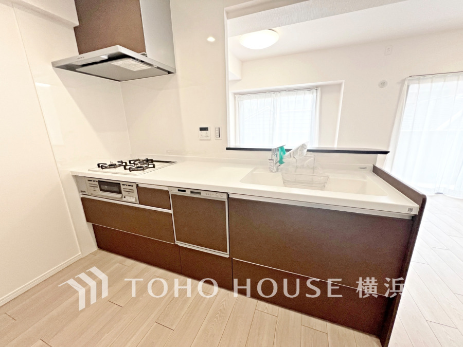 開放的な対面キッチンは、リビングで寛ぐご家族と会話をしながらお料理が出来ます。