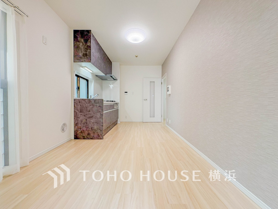 光と風が溢れる開放的なリビングダイニングには自然と家族みんなが集まってきます。明るく穏やかな空気の中で飲んだり、食べたり、笑ったり。