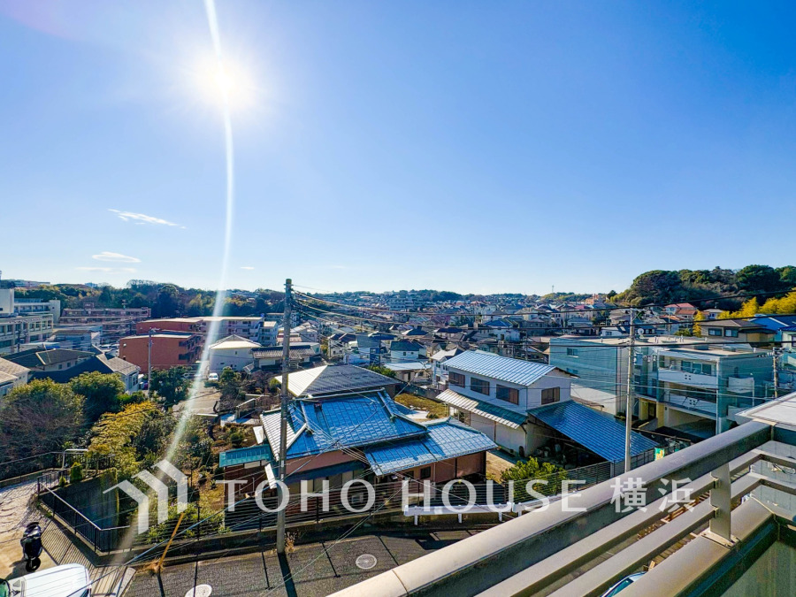 のびやかな眺望の広がる住環境。低層住宅が広がる街並みは、心地よい開放感が漂っています。
