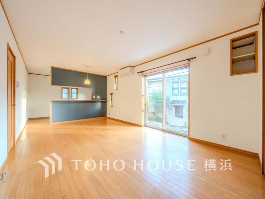 太陽の恵みを受けた明るい空間。吹きぬける風を感じながら爽やかで風通しの良い暮らしが叶います。
