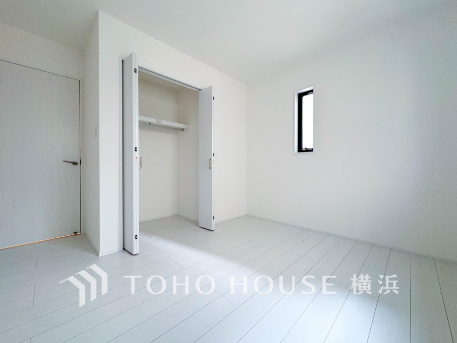 家族一人ひとりの大切なプライベート空間。趣味・感性で自由に演出できるよう、シンプルに仕上げた空間。暮らし心地を大きく左右する収納を、適材適所に配置し、使い勝手にも考慮しました。