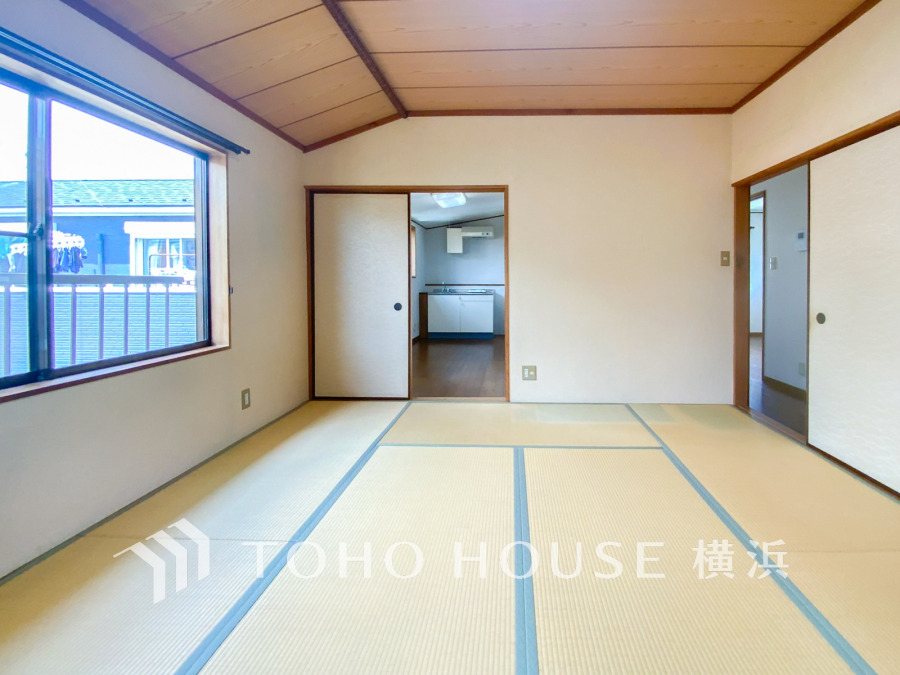 和室は有るだけでも落ち着く空間ですが、 「家族団らん」 「来客時の客間」「赤ちゃんのお昼寝」等々多目的なスペースとして活用出来る便利な空間です。