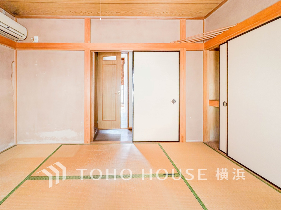 洋室とはまた違った良さがある和室。畳の香りに癒され、和の空間を感じることのできる落ち着きある一部屋です。