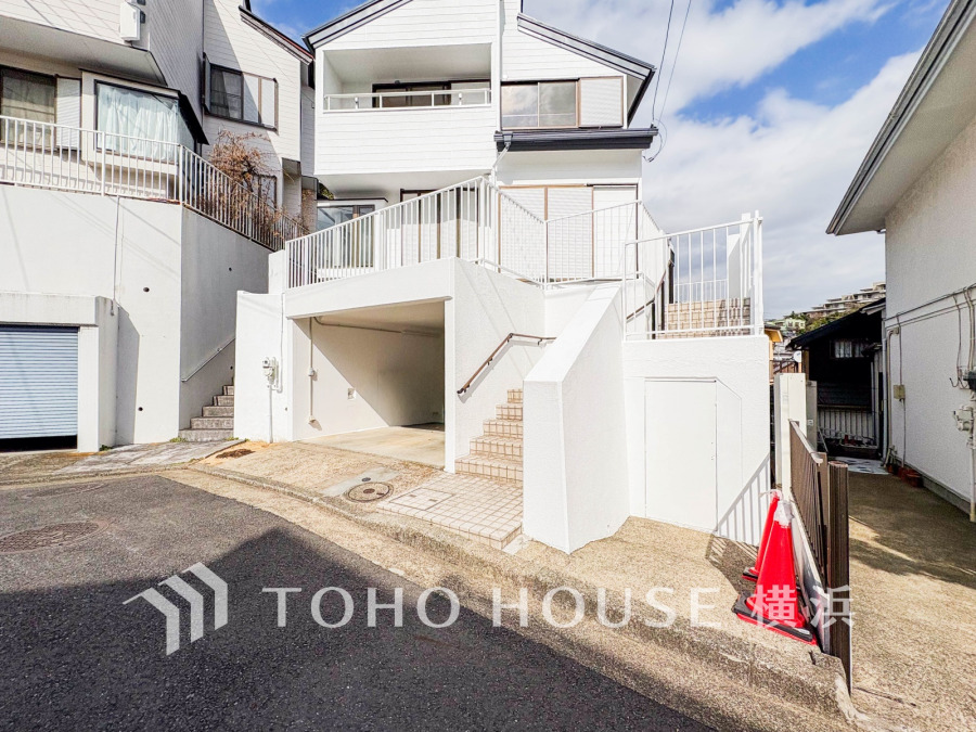 その邸が魅せる、気品・上質・重厚感・極細やかさ、そのすべては訪れた者に安らぎと品性を与える特別な空間です。ここに住むからこそ意味がある。すべての（始まり）をここから迎えます。