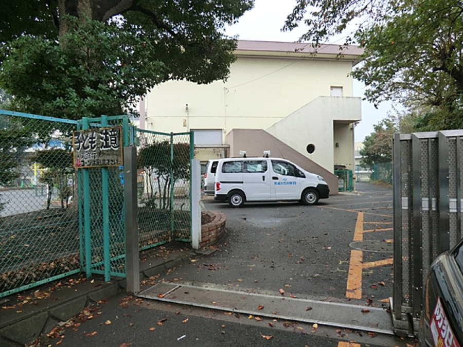 横浜市立大口台小学校　約650ｍ
