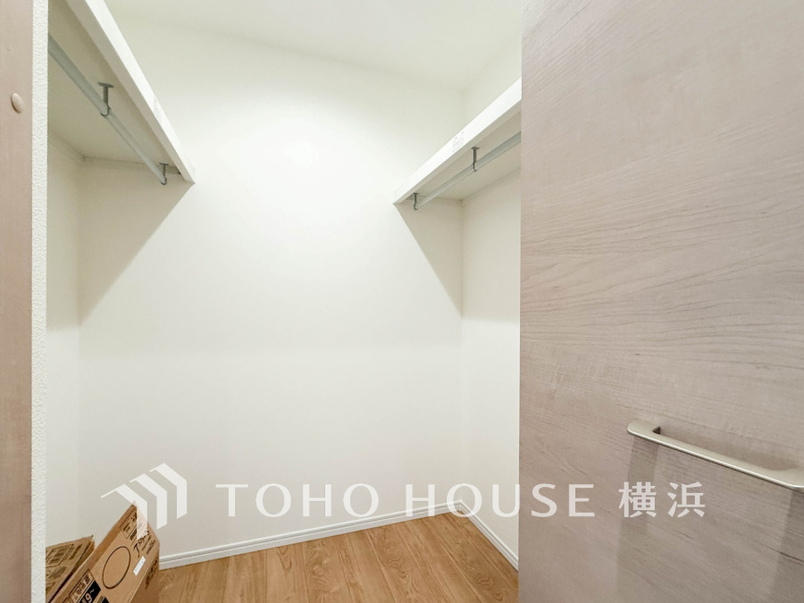 2階に設けられた独立型のWICはファミリークロークとしても活躍しそう