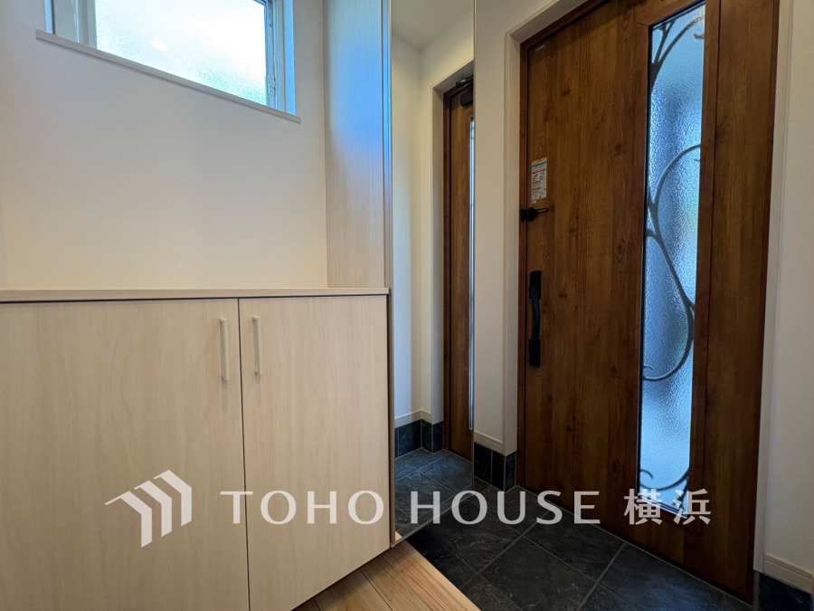 居住者の帰り、訪れる方を優しく迎え、やすらぎに満ちた生活空間を予感させる。健やかな暮らしを楽しめそう。