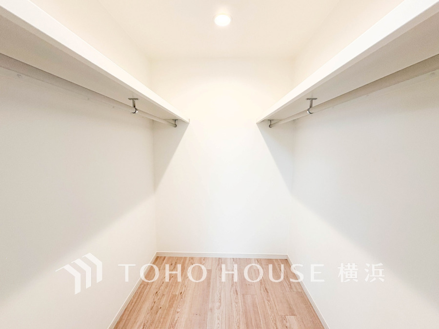 6帖の洋室にはたっぷり収納できる大型WICを完備。