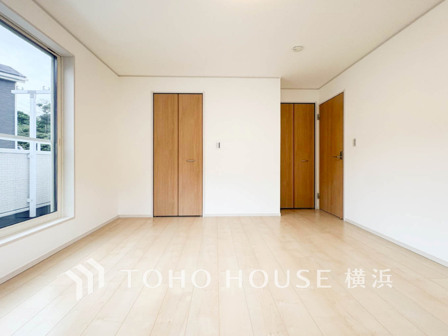 穏やかな寛ぎを届ける上質仕様のゆとりあるお部屋。自分時間を充実させながら心豊かにできるプライベート空間。