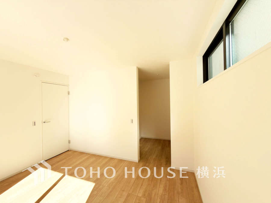 採光もアクセントの一つとして。プライベートルームにはやさしい光が射し込んでいて、この明るい好みの空間で読書をしたり、音楽を聞いたりと一人の時間も充実したものにできます。