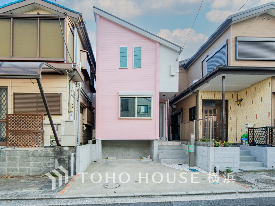 爽やかな青空の下に贅沢なほどに降り注ぐ陽光、豊かな居住性と、クオリティが見事に調和した住空間は、住まうことの喜びを感じさせてくれます