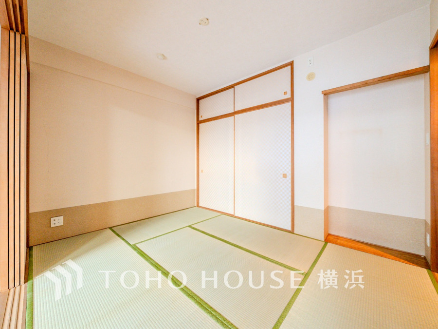 和の空間はあるだけでホッと落ち着ける場所になります。優しい感触の畳の上で寛いだり、お子様と遊んだり、客間としても重宝する居心地の良い空間。