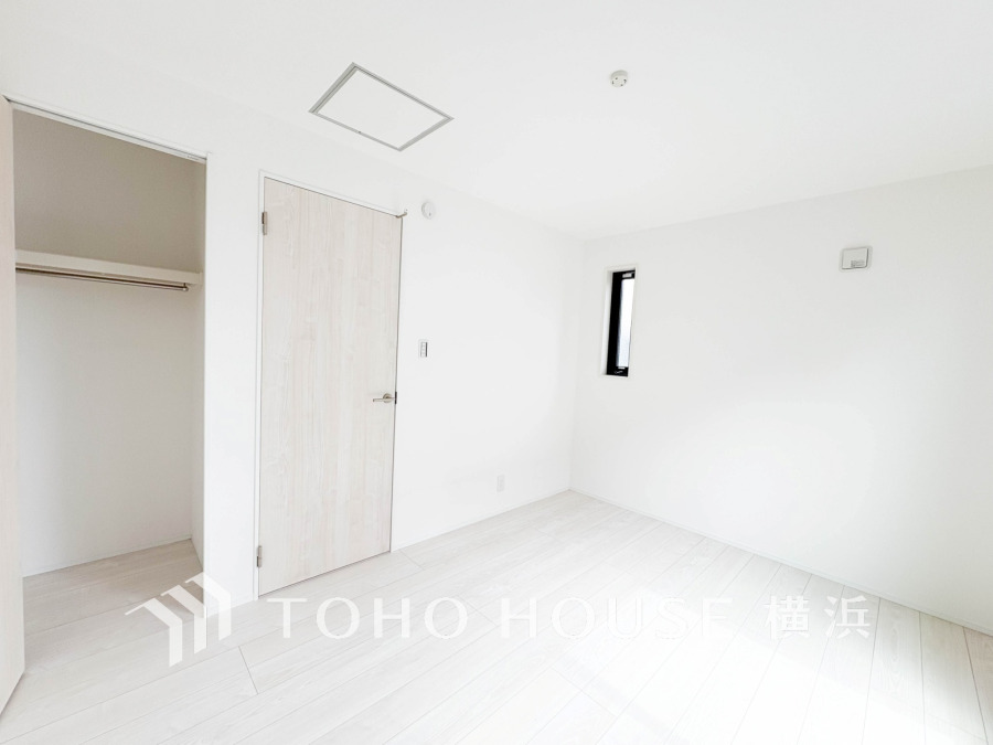 採光もアクセントの一つとして。プライベートルームにはやさしい光が射し込んでいて、この明るい好みの空間で読書をしたり、音楽を聞いたりと一人の時間も充実したものにできます。