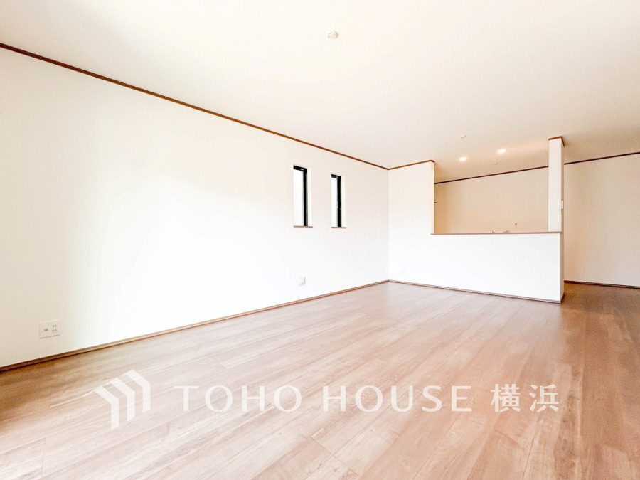 豊かな光が照らすこの場所は、たわいもない会話を楽しみ、ゆったりとした時間を過ごす場所。この場所から、家族の記憶が紡がれるでしょう。