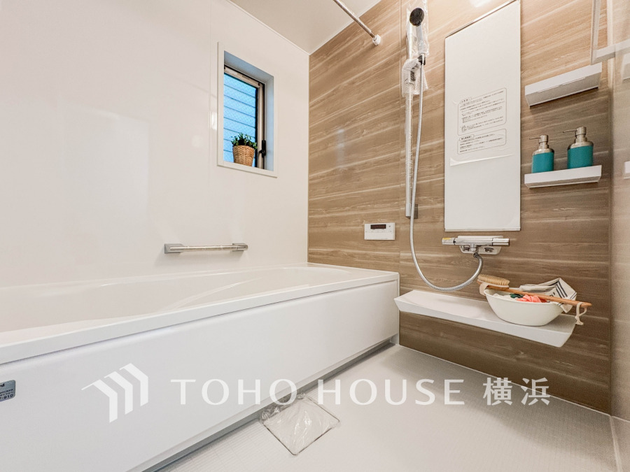 掃除のしやすさ・収納の便利さなど、おふろを使う人、お手入れする人、みんなにとっての「しあわせ性能」を追求したバスルームを採用いたしました。