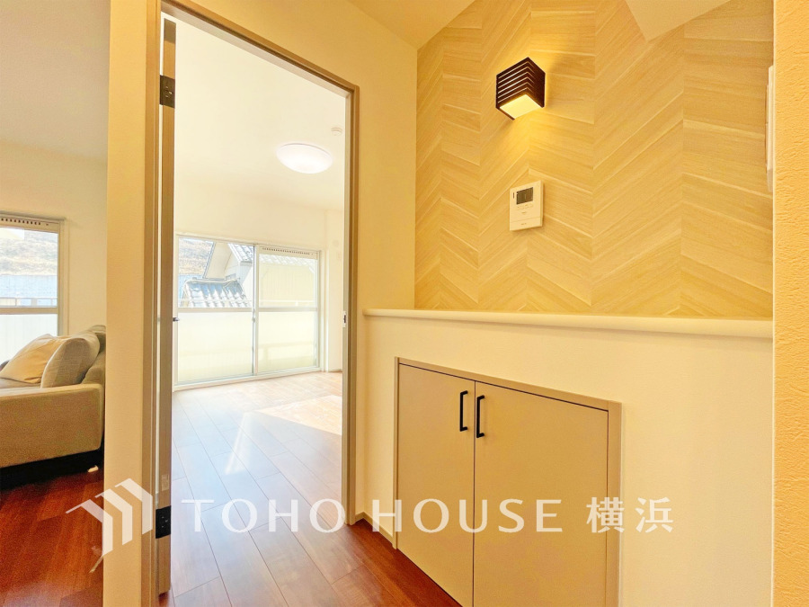 豊かな光が照らすこの場所は、たわいもない会話を楽しみ、ゆったりとした時間を過ごす場所。この場所から、家族の記憶が紡がれるでしょう。