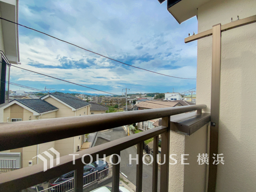 のびやかな眺望の広がる住環境。低層住宅が広がる街並みは、心地よい開放感が漂っています。
