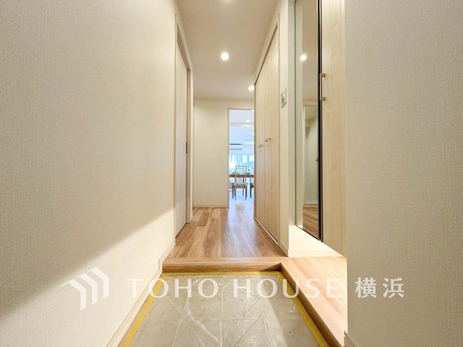 居住者の帰り、訪れる方を優しく迎え、やすらぎに満ちた生活空間を予感させる。健やかな暮らしを楽しめそう。