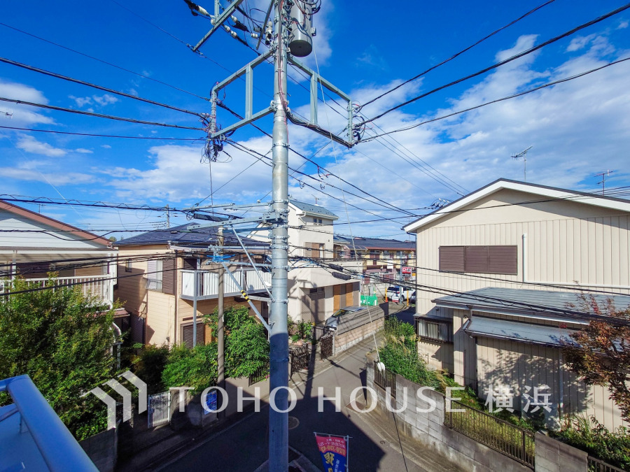 風を感じ青い空から太陽の恵みを感じる温もり溢れる佇まい。住む人を映し出す洗練された佇まいは、いつまでも輝き続けながらいつしか街の風景に溶け込んでいきます。